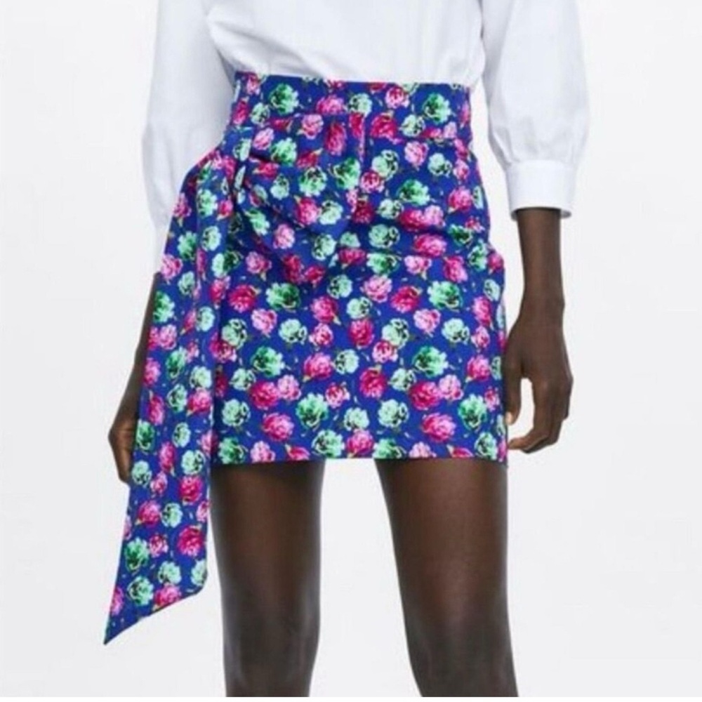 Zara floral print mini skirt with half bow